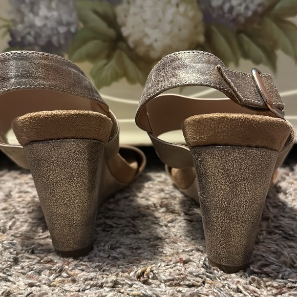 Style & Co. Gold Wedge Evening Sandals, Size US 6.5 - Picture 3 of 8